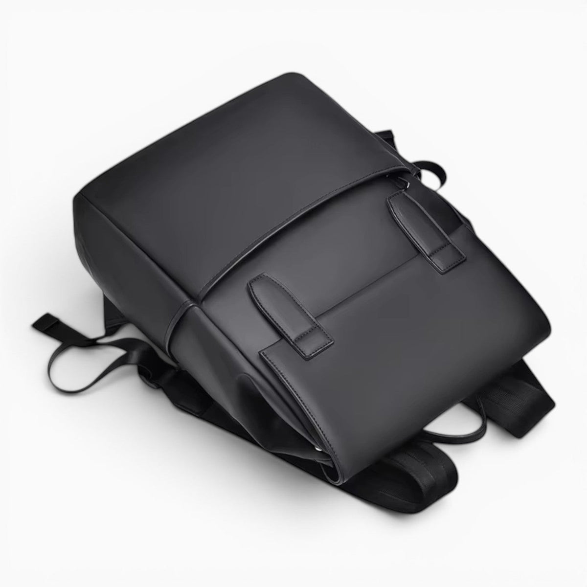 Sac à dos décontracté noir Le Voyage Prestige en PVC avec rabat, idéal pour le travail ou les voyages.