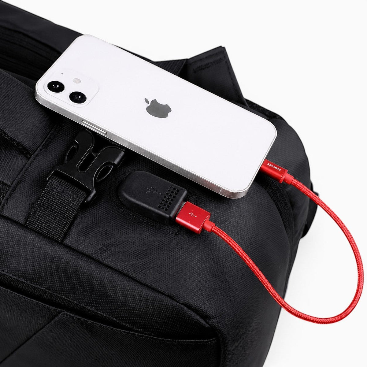 Sac à dos de voyage cabine SWISS MILITARY noir, avec port USB externe et câble rouge, idéal pour ordinateur portable 16 pouces.