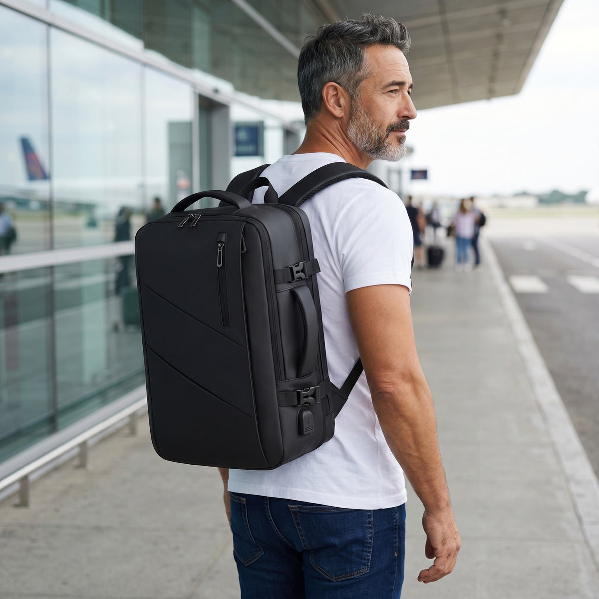 Le Voyage Prestige Sac à Dos Voyage Cabine noir, compartiment ordinateur, format extensible, port USB, idéal pour le voyage.